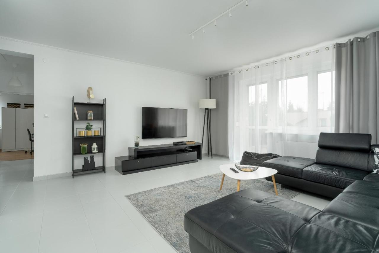 Beautiful House With Balcony, Ideal For Families By Renters