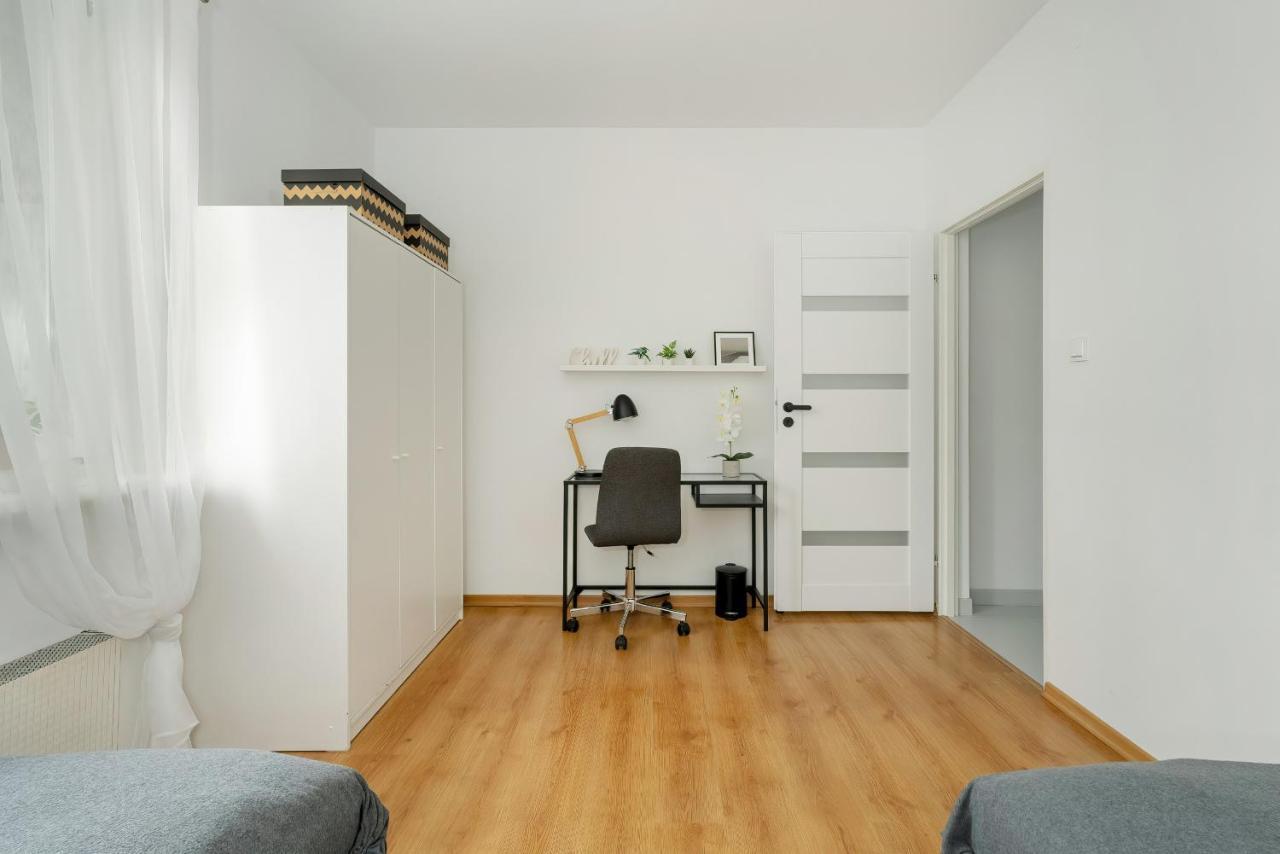 Beautiful House With Balcony, Ideal For Families By Renters Dom wakacyjny *