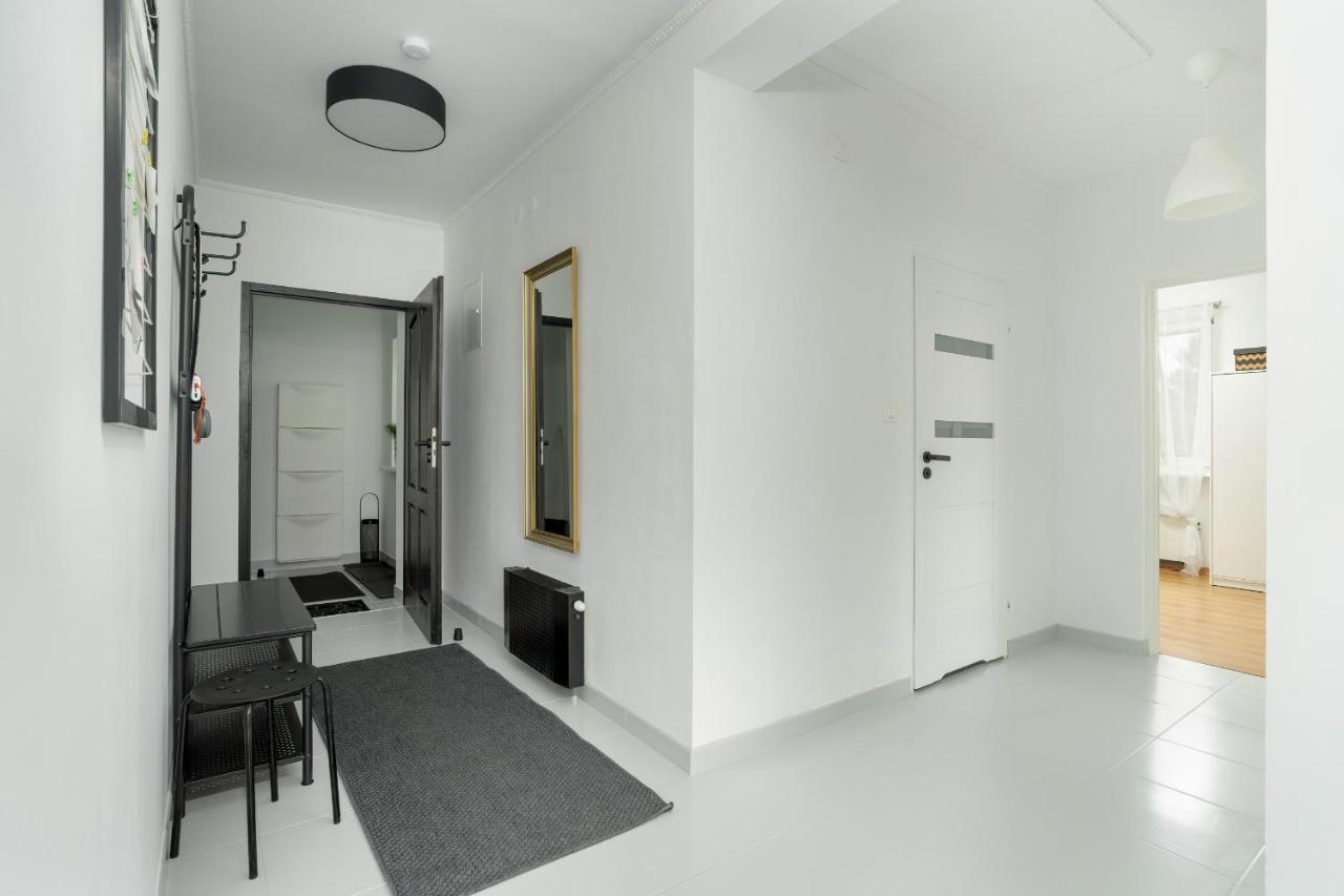 Beautiful House With Balcony, Ideal For Families By Renters *