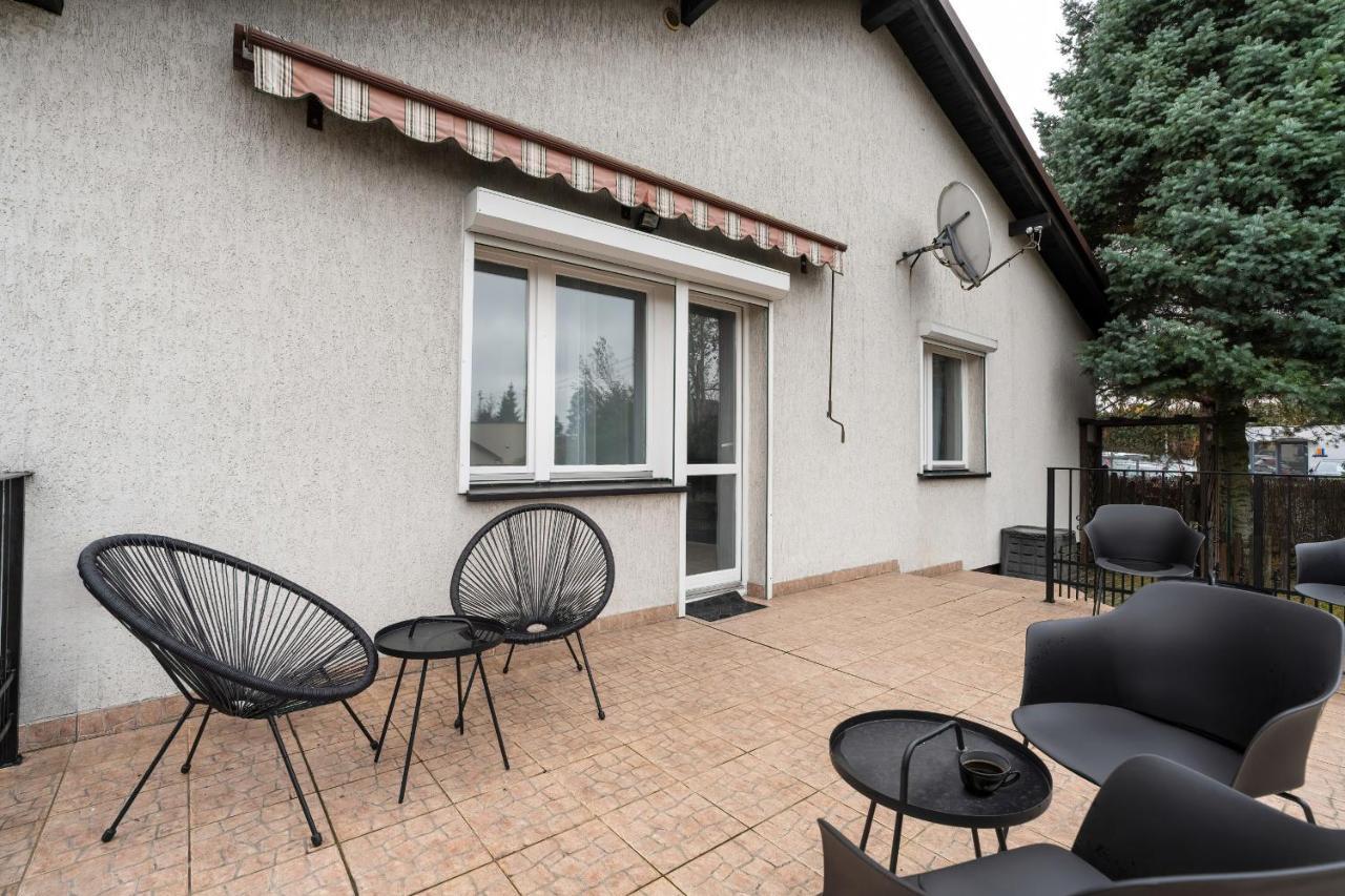 Beautiful House With Balcony, Ideal For Families By Renters *