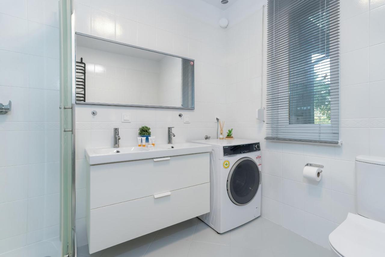 Beautiful House With Balcony, Ideal For Families By Renters Poznań